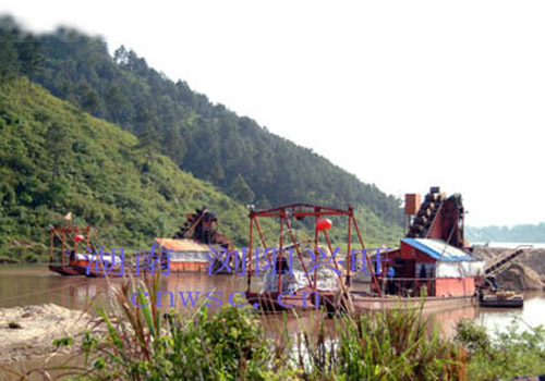 挖鐵砂、挖金兩用船